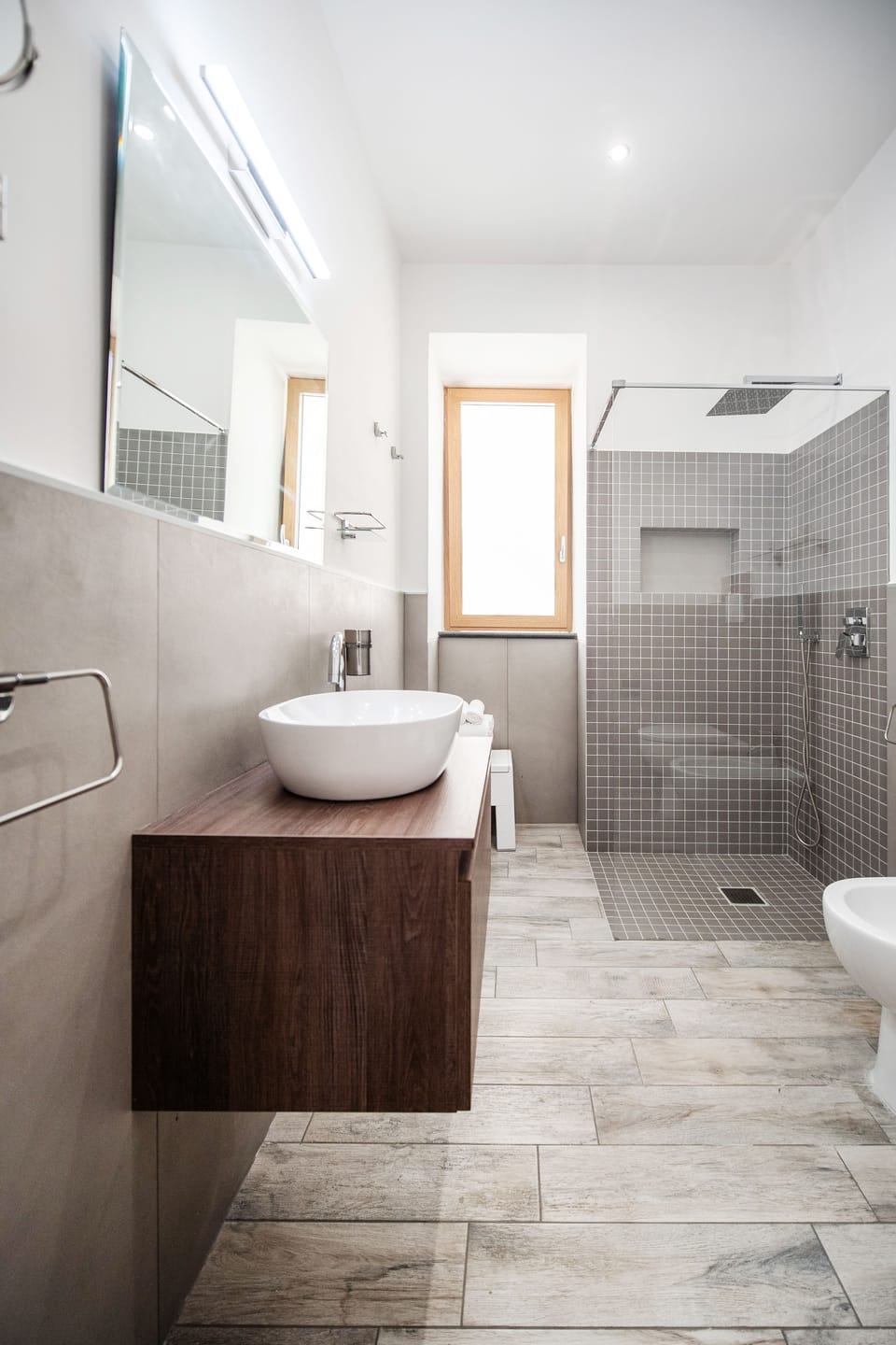 Economy Double Room | Bathroom | Shower, rainfall showerhead, hair dryer, bidet