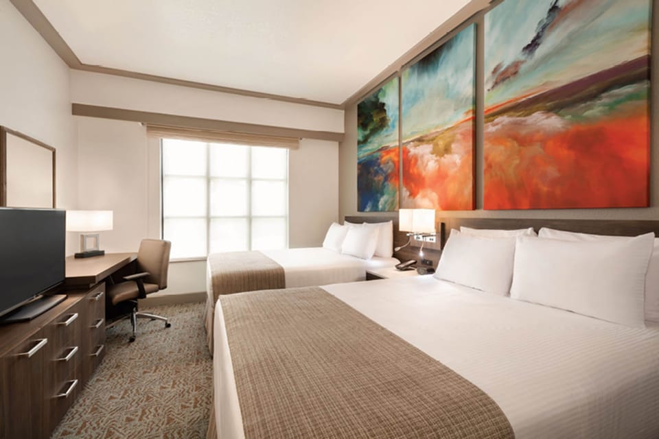 Hypo-allergenic bedding, in-room safe, desk, laptop workspace