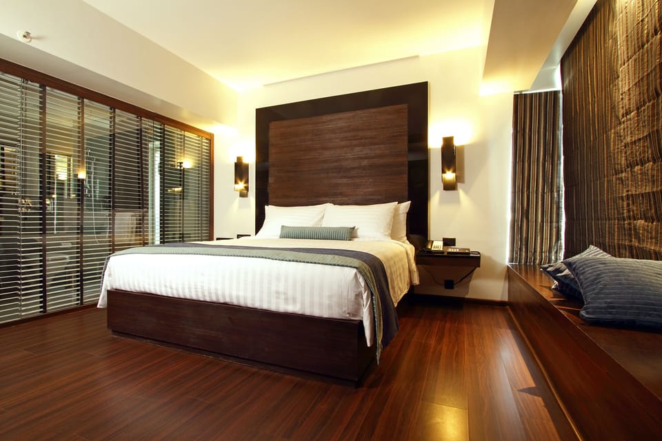 Premium bedding, minibar, in-room safe, desk