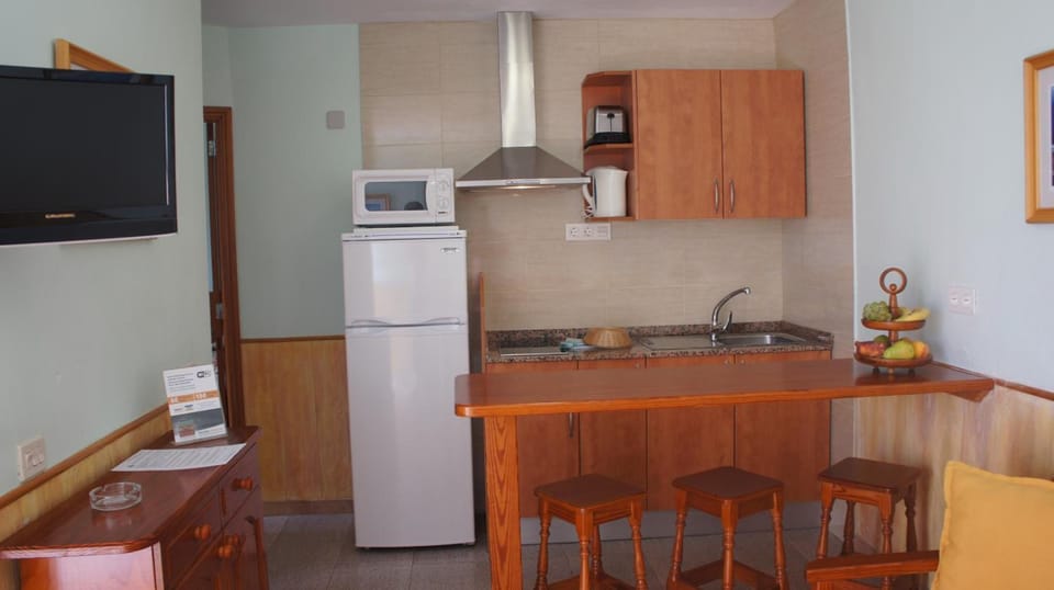 Fridge, microwave, coffee/tea maker, cookware/dishes/utensils