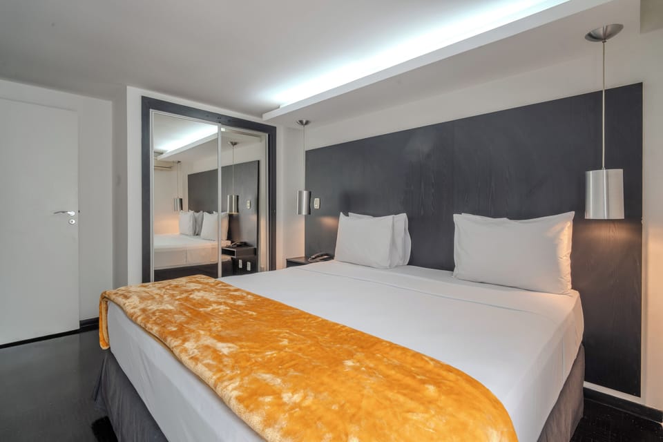 Deluxe Suite, 1 Double Bed | Minibar, in-room safe, desk, blackout drapes