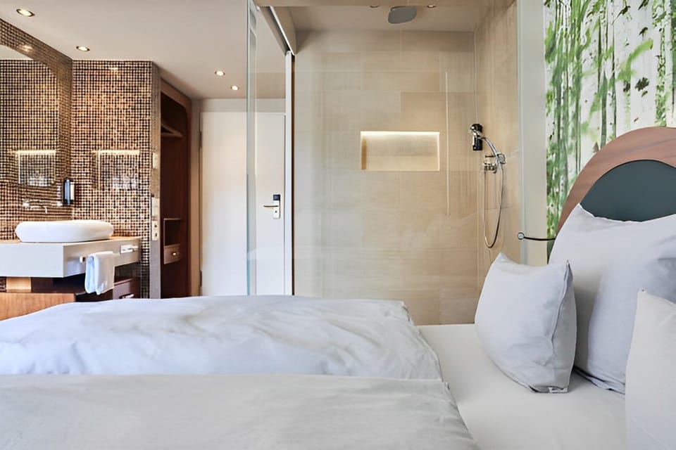 Double Room, Courtyard View | Hypo-allergenic bedding, in-room safe, free WiFi, bed sheets