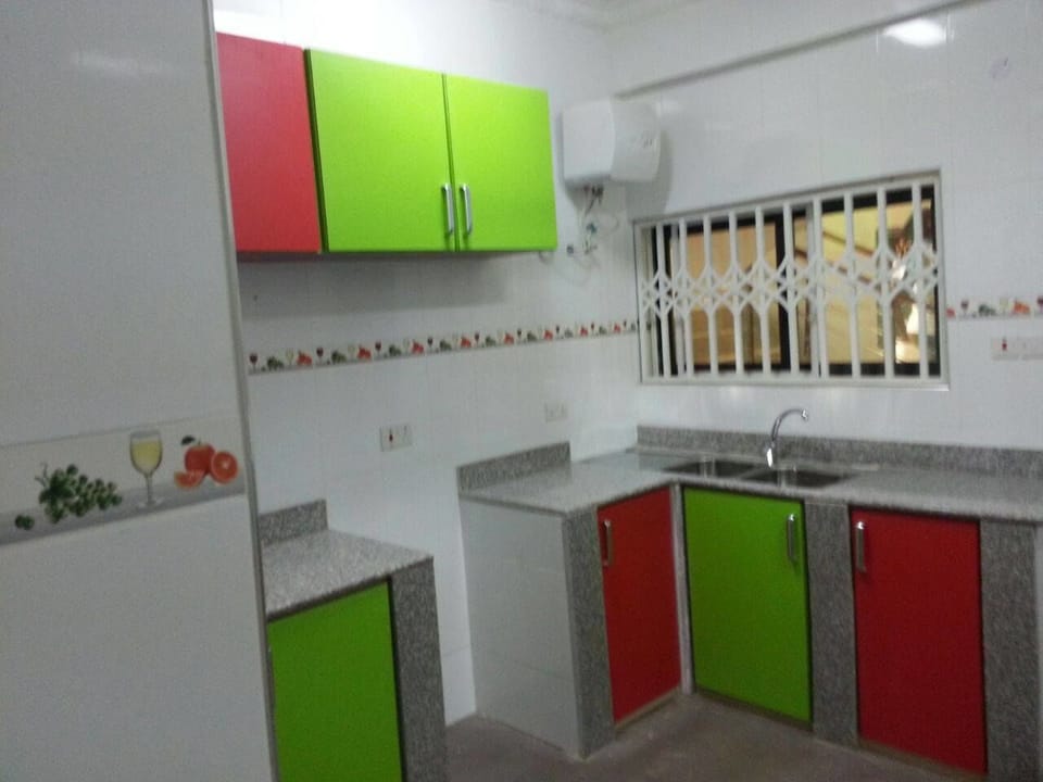 Apartment, 3 Bedrooms | Private kitchen | Full-size fridge, microwave, oven, stovetop