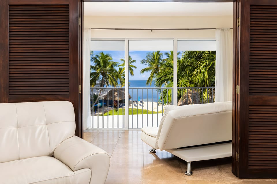 Aquamarina Deluxe Sea View Suite | Living area | 35-inch flat-screen TV with satellite channels, TV