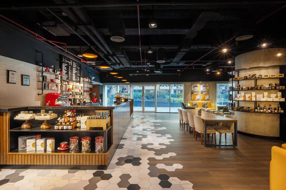 3 restaurants; breakfast, lunch, and dinner served