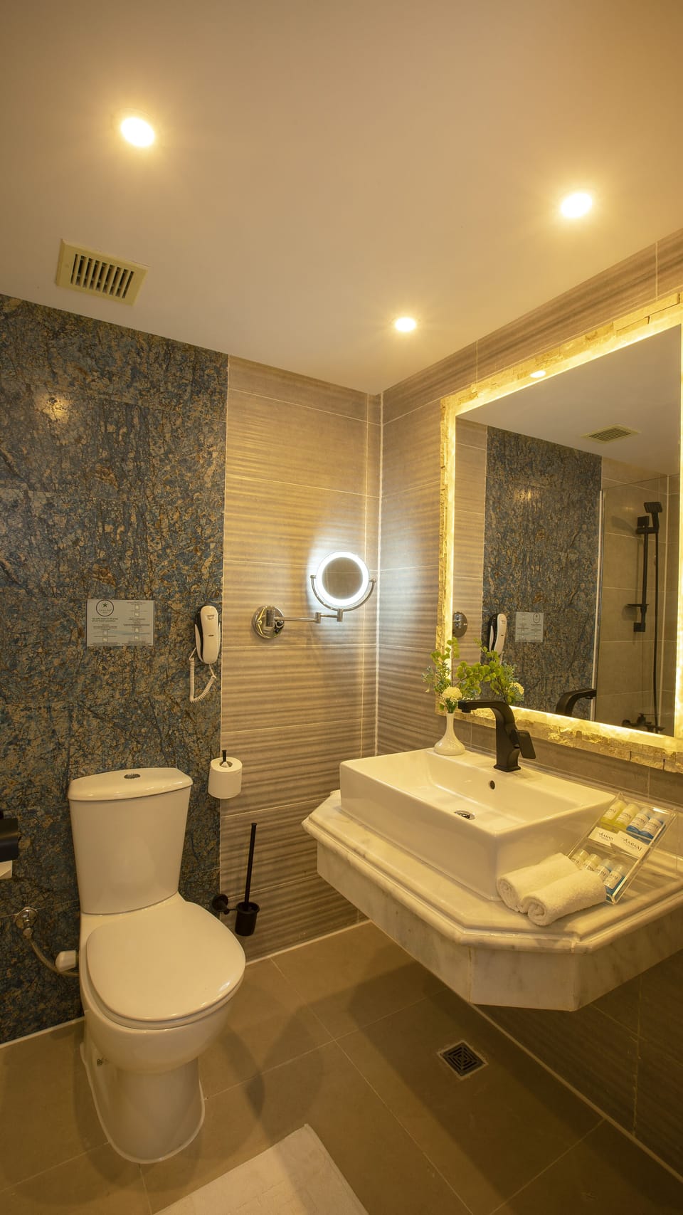 Combined shower/tub, hair dryer, slippers, towels