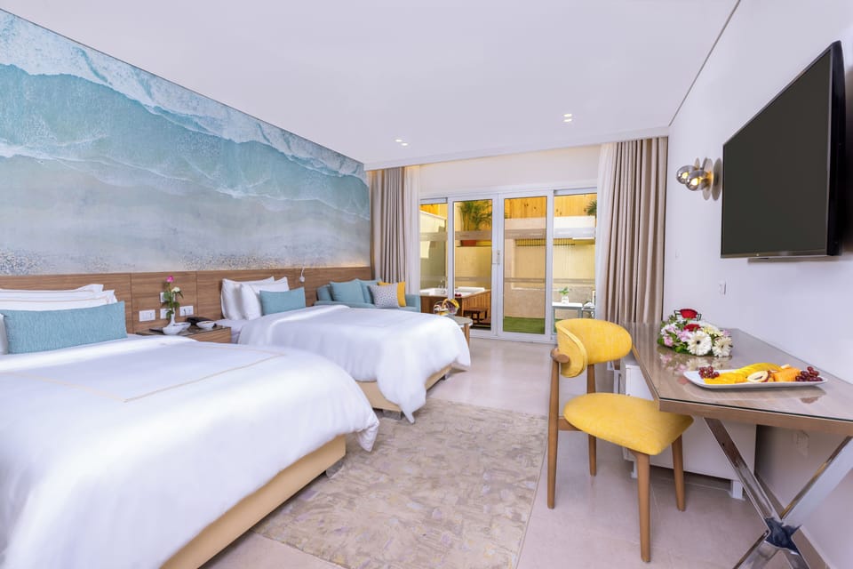 Suite with Hot Tub | Premium bedding, minibar, in-room safe, iron/ironing board