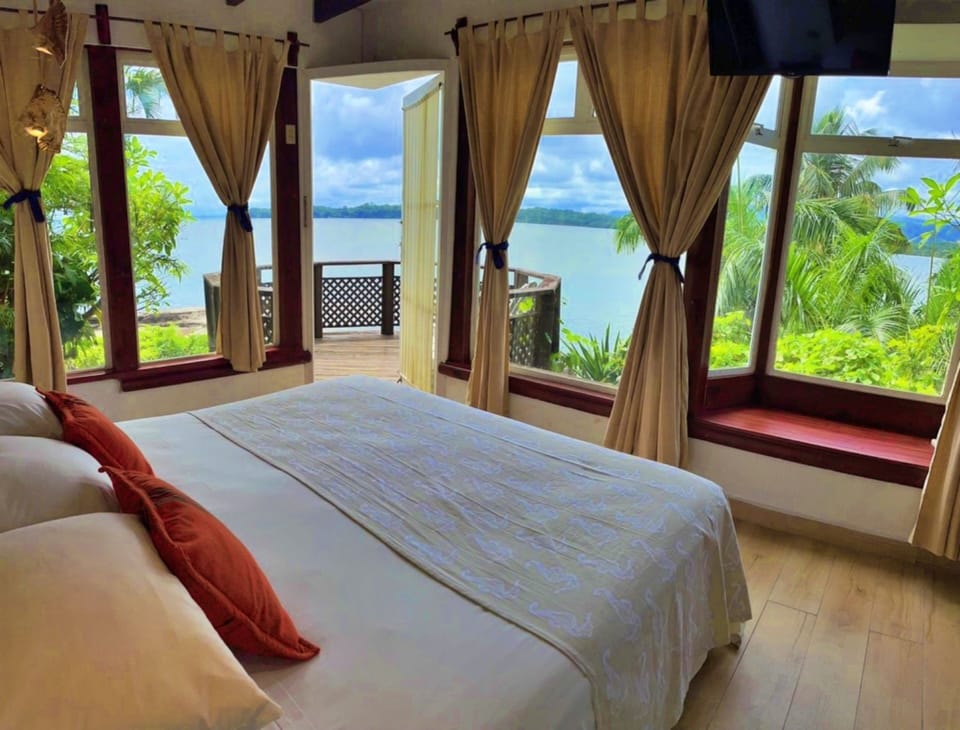 Premium Cabin | In-room safe, desk, WiFi (free), bed sheets