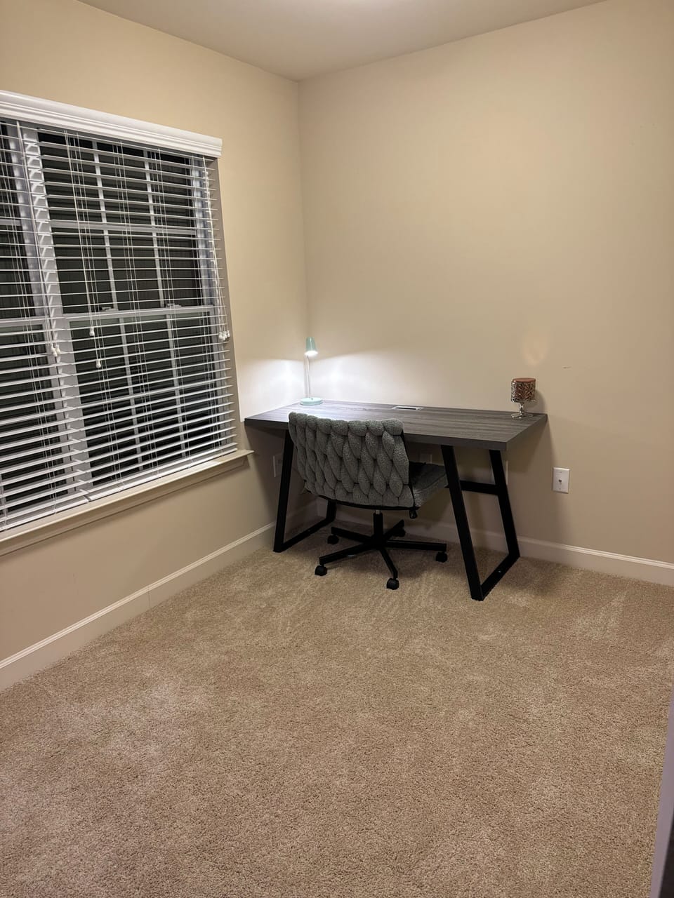 Desk and chair 
