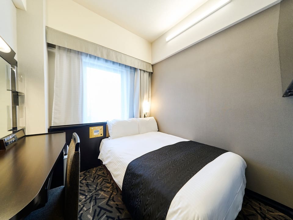 In-room safe, desk, WiFi (free), bed sheets