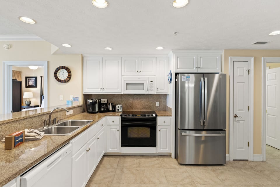 Condo, Multiple Beds, Pool Access | Private kitchen | Fridge, microwave, oven, stovetop