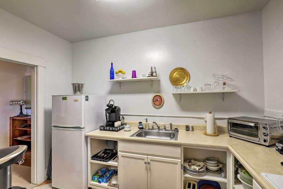 Kitchenette | Drip & Keurig Coffee Makers | Gas Stove | Toaster Oven