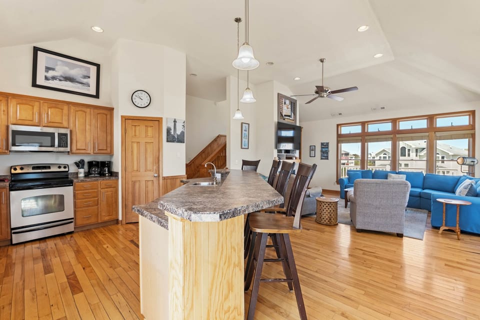 VOH125: Rest-A-Sure | Top Level Living Area and Kitchen