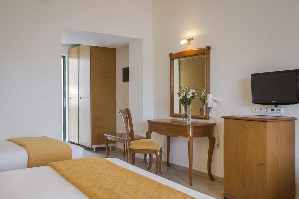 Family Suite, Sea View | Premium bedding, in-room safe, individually decorated