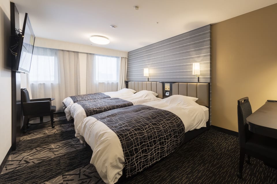 Premium bedding, desk, WiFi (free), bed sheets