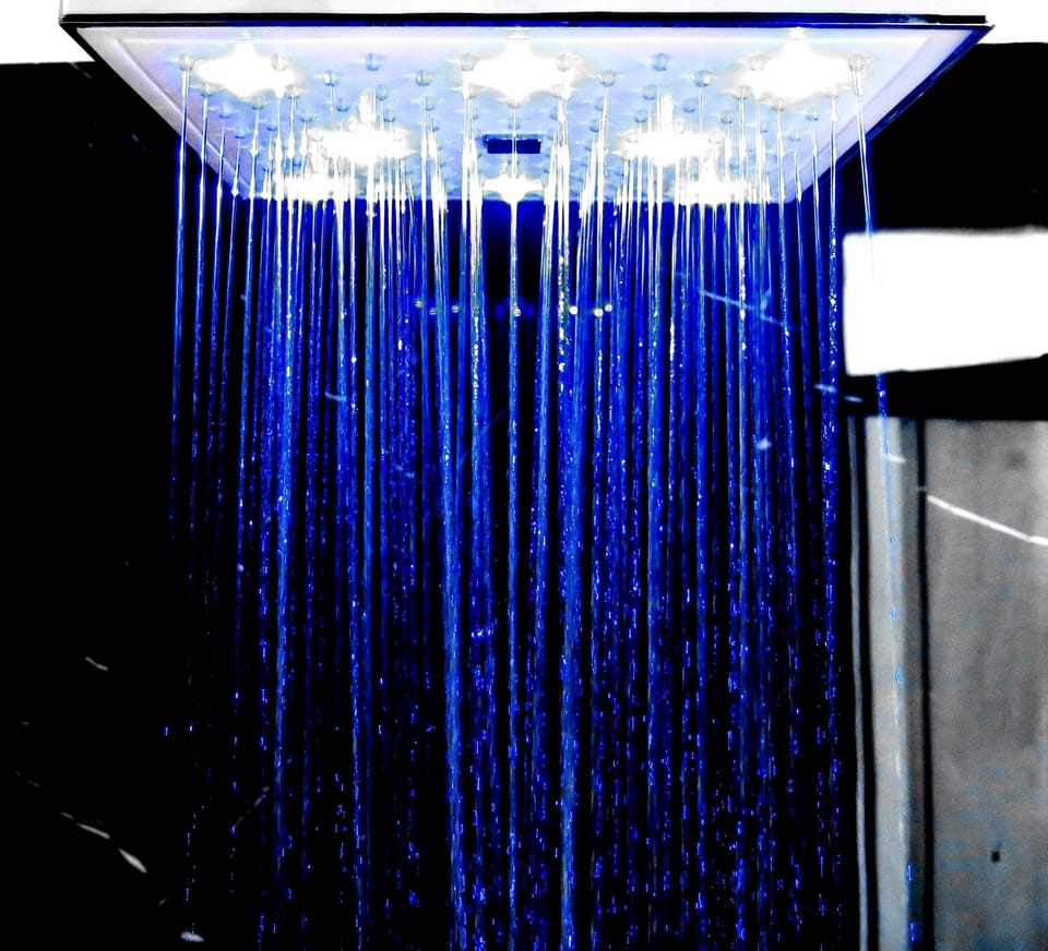 Economy Triple Room | Bathroom | Shower, rainfall showerhead, free toiletries, hair dryer