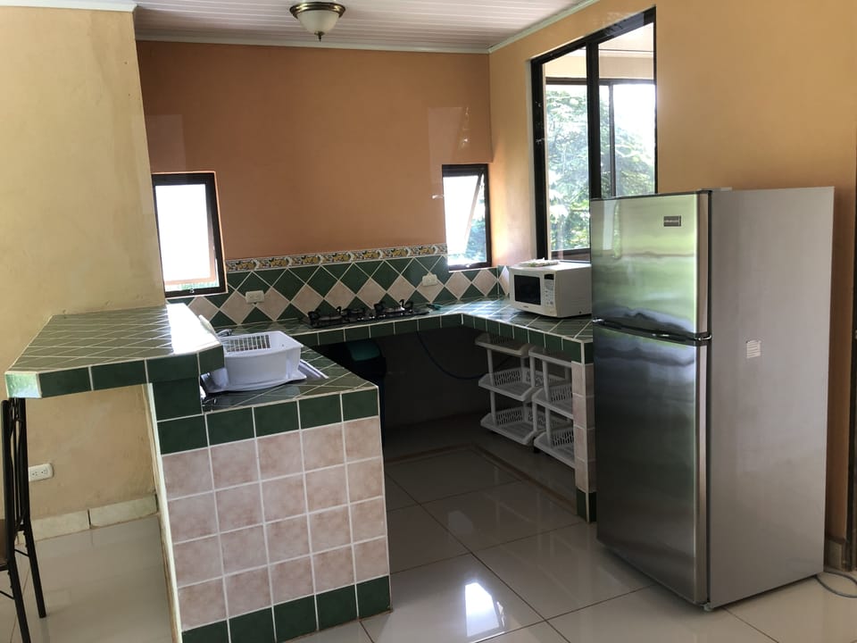 Sta. Teresa | Private kitchen | Rice cooker, blender, coffee grinder, cookware/dishes/utensils