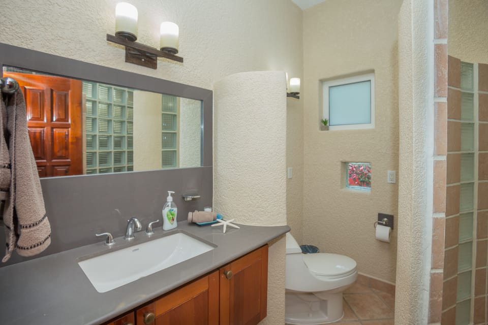 Full bathroom by entrance