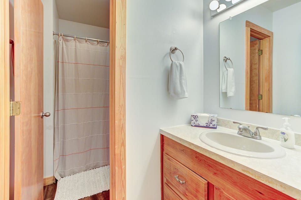 Downstairs full bathroom