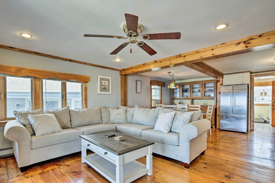 Interior | Open Floor Plan | Free WiFi