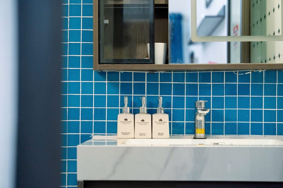 Standard Room | Bathroom | Shower, hydromassage showerhead, free toiletries, hair dryer