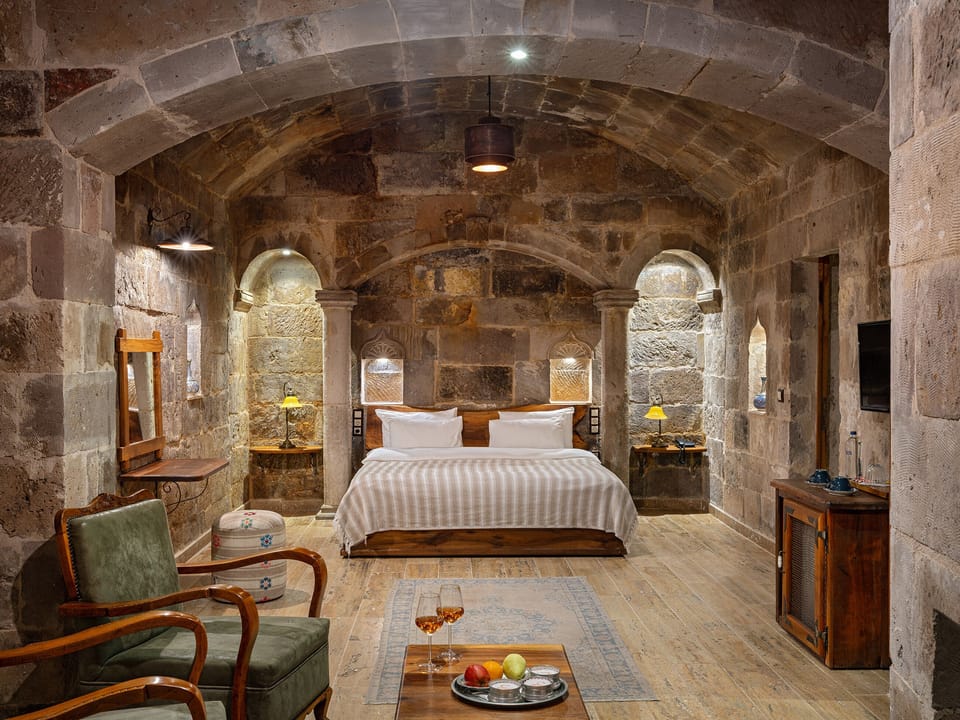 Suite | Premium bedding, free minibar, in-room safe, iron/ironing board