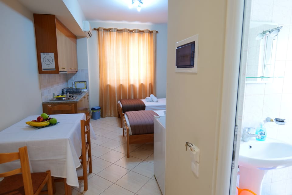 Studio | In-room safe, desk, soundproofing, WiFi (free)