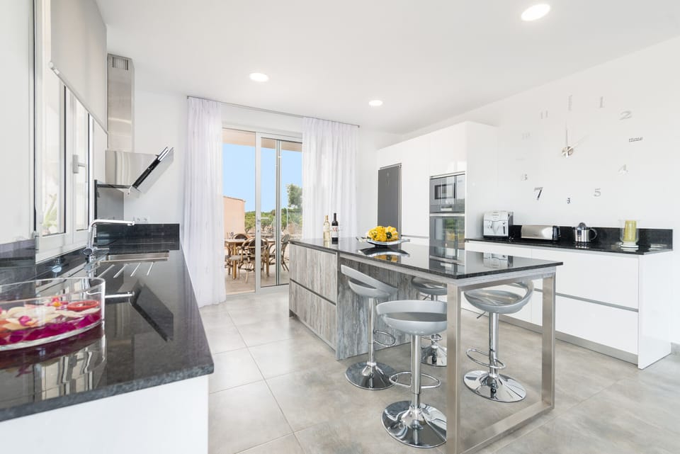 Bright fully equipped kitchen