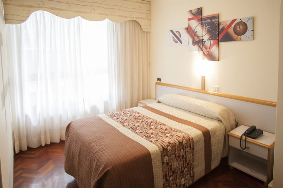 Double Room | Desk, free WiFi, bed sheets
