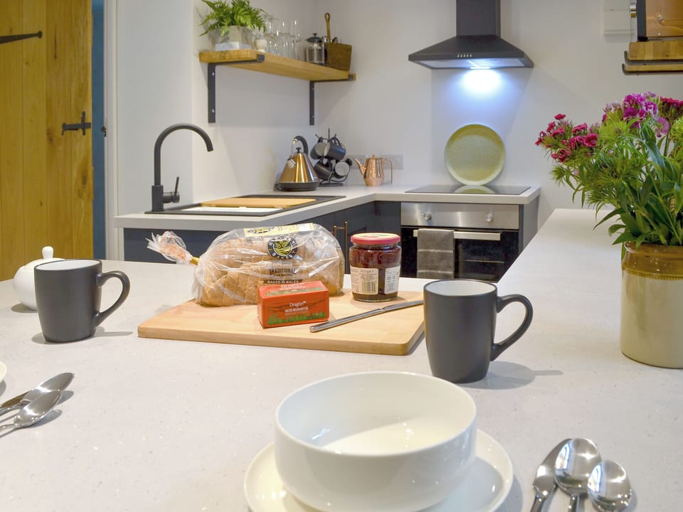 Well equipped kitchen | Ysgoldy Salem - Cewydd Cottages, Cwm-Cewydd, near Machynlleth