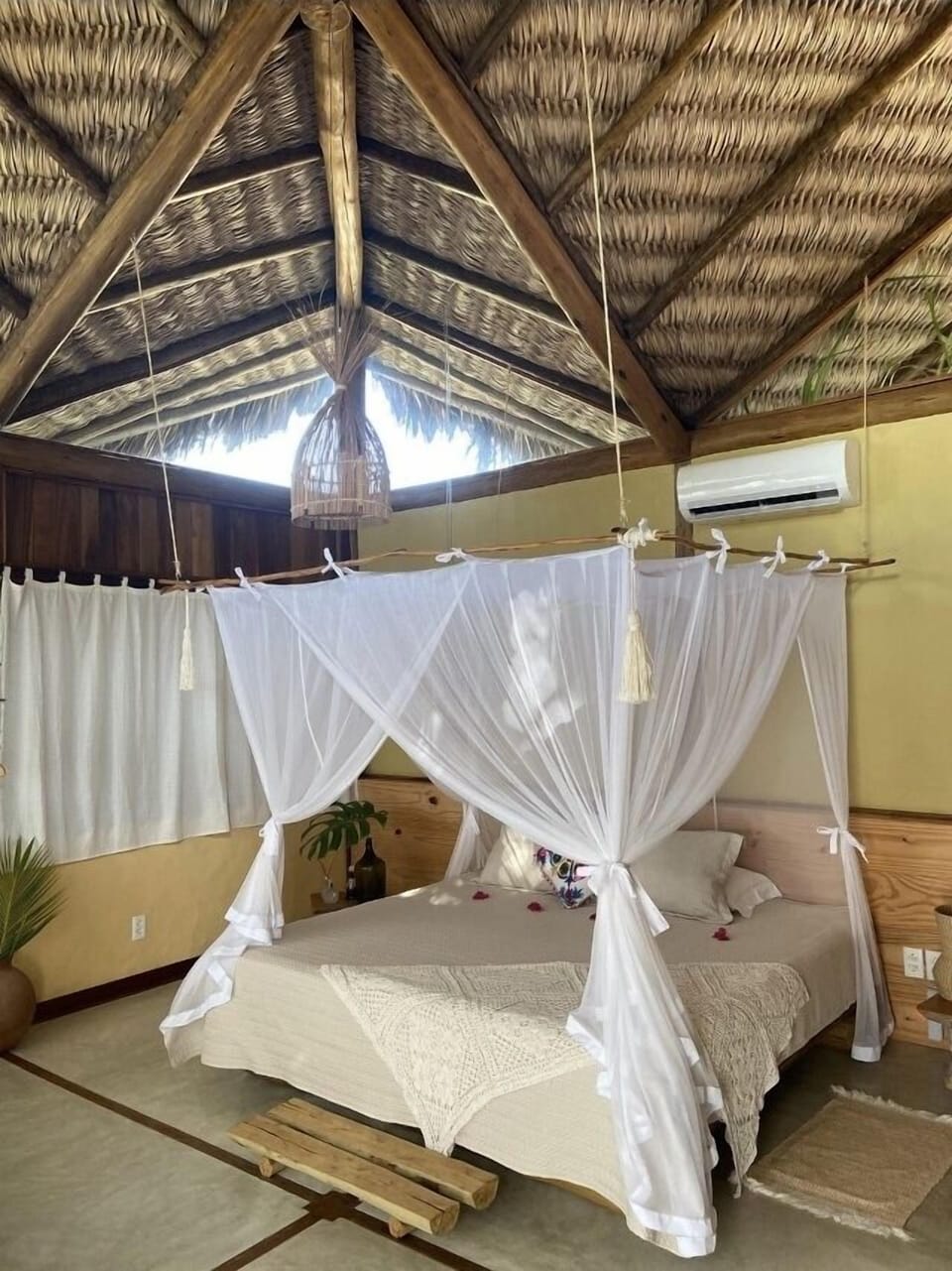 Deluxe Room | Minibar, desk, iron/ironing board, free WiFi