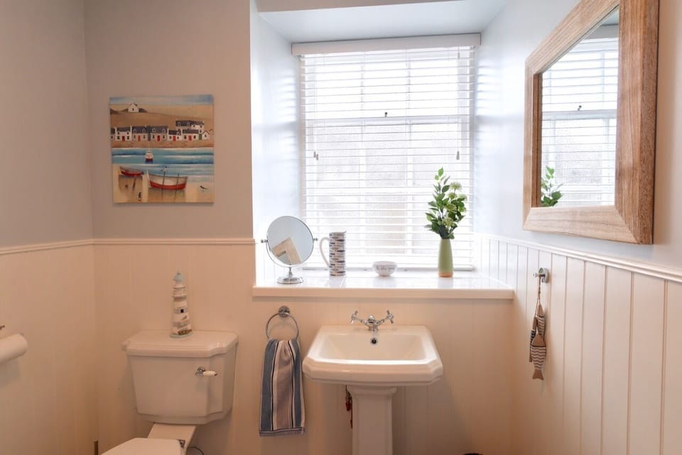 Main bathroom