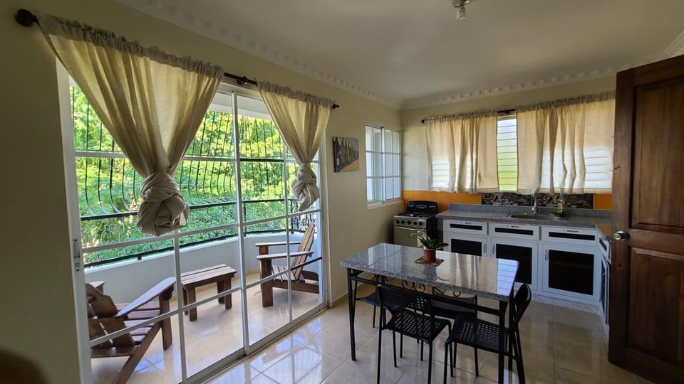 Executive Room, Balcony | Private kitchen | Microwave, griddle, cleaning supplies, paper towels
