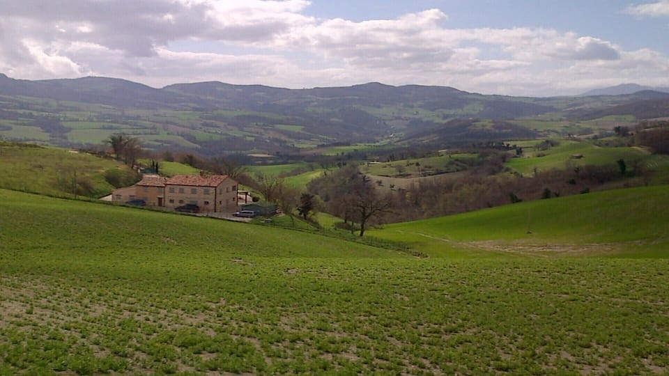 Villa private pool Jacuzzi in panoramic position. Special offers from May to September Villa in Marche