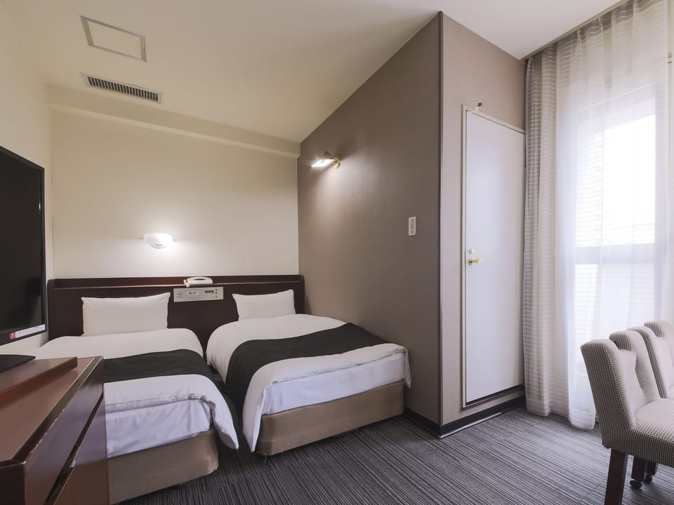 Down comforters, desk, blackout drapes, free WiFi