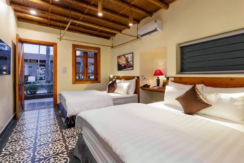 Deluxe Family Room | Minibar, soundproofing, free WiFi, bed sheets