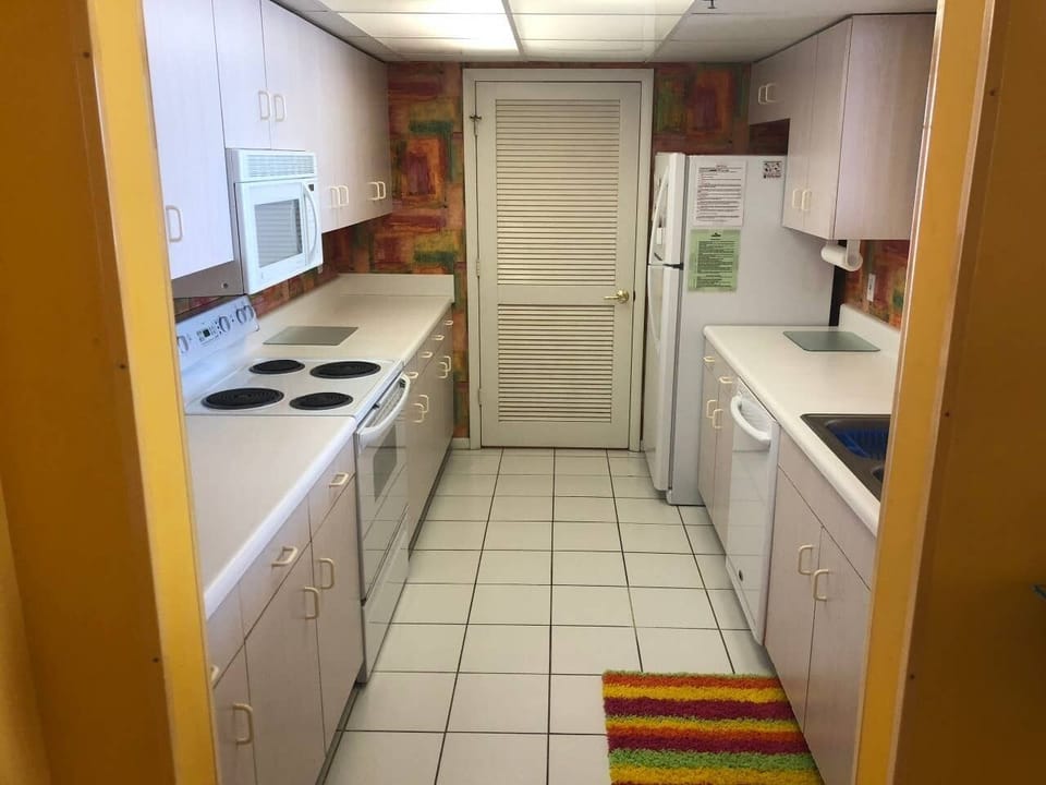 Kitchen over looks with beautiful beach front 