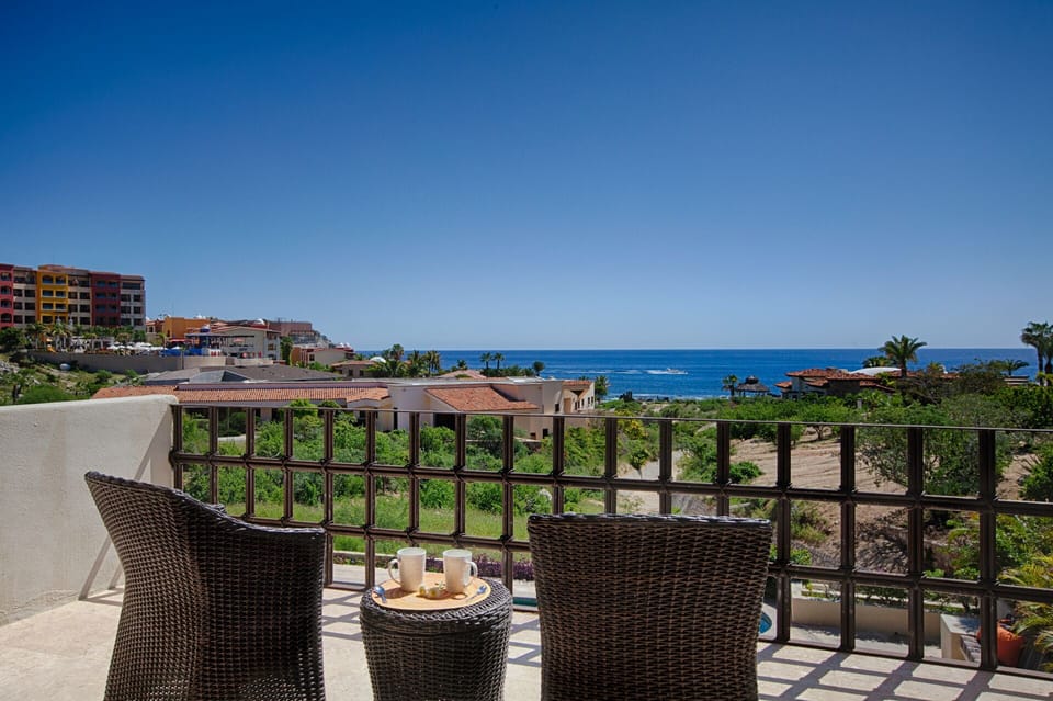OCEAN VIEWS FROM ALL THE HOME 