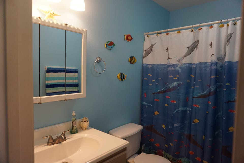 Bathroom 1.