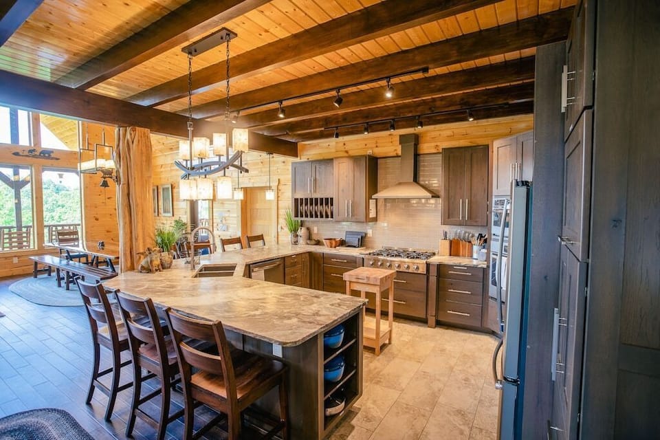 Seating for 8 Around the kitchen bar alone....Commercial Gas Cooktop & Rangehood