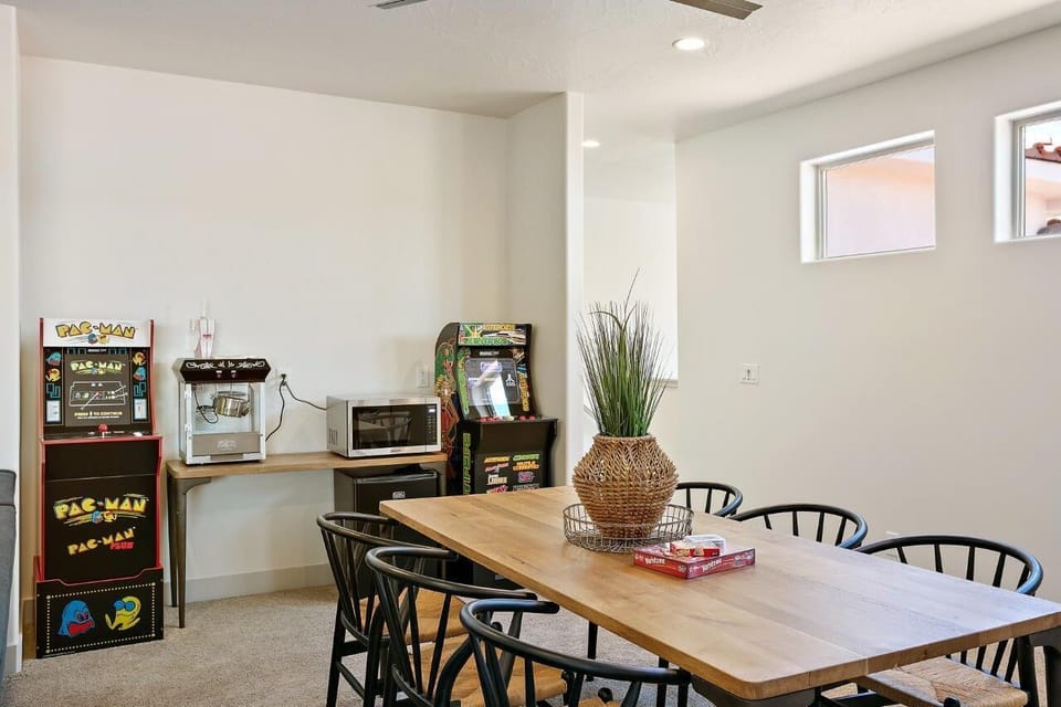 Upstairs family room with 2 arcades, 6-seat table, TV, sofa seating, and more!