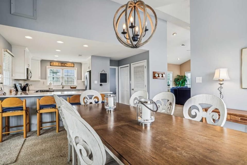 Kemme Kitchen to Dining