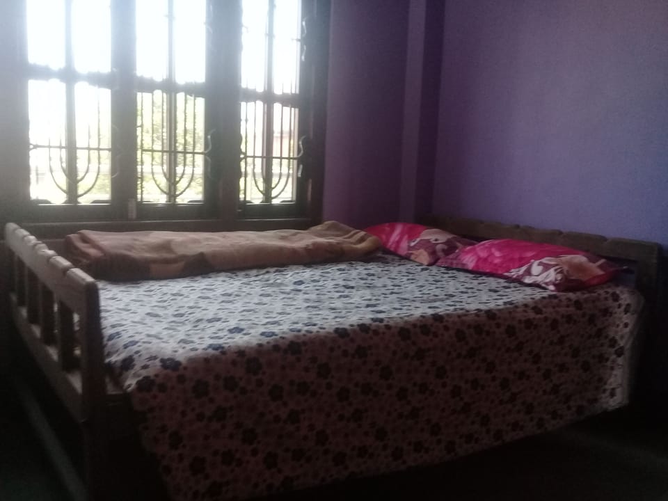Individually furnished, laptop workspace, free WiFi
