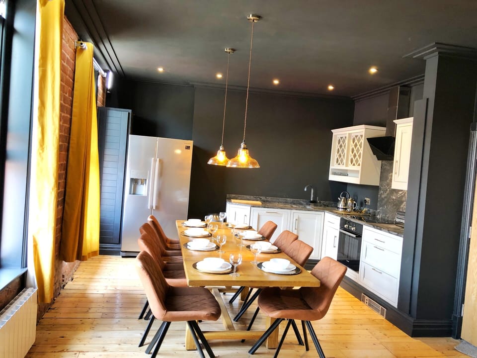 Basic Apartment, Hot Tub | Restaurant