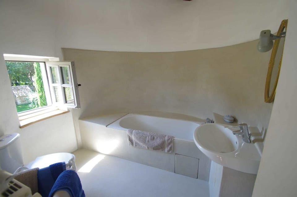 Double Room (La Tour) | Bathroom | Towels