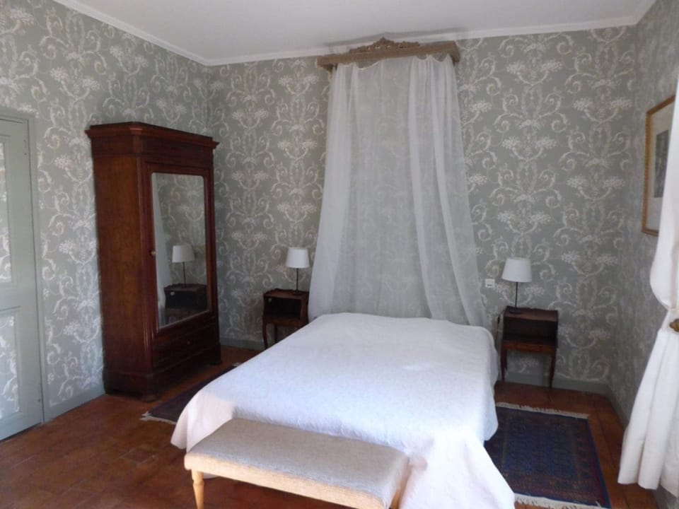 Double Room (La Tour) | Individually decorated, individually furnished, iron/ironing board