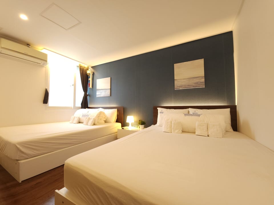 Deluxe Quadruple Room | Individually decorated, individually furnished, desk, laptop workspace