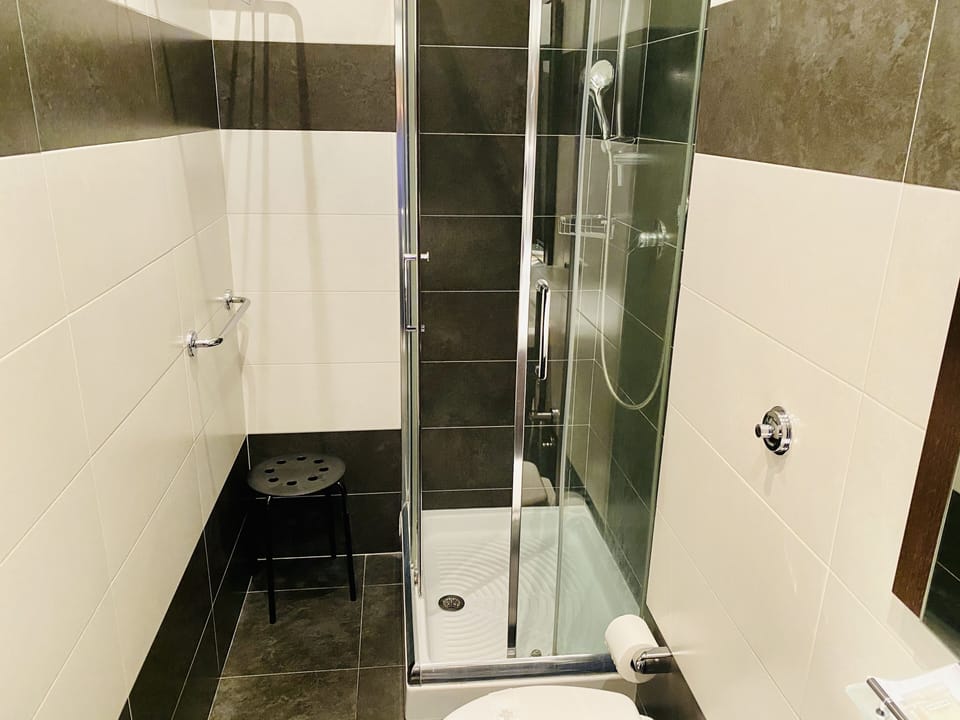 Shower, towels