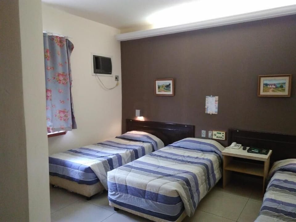 Minibar, free WiFi, bed sheets