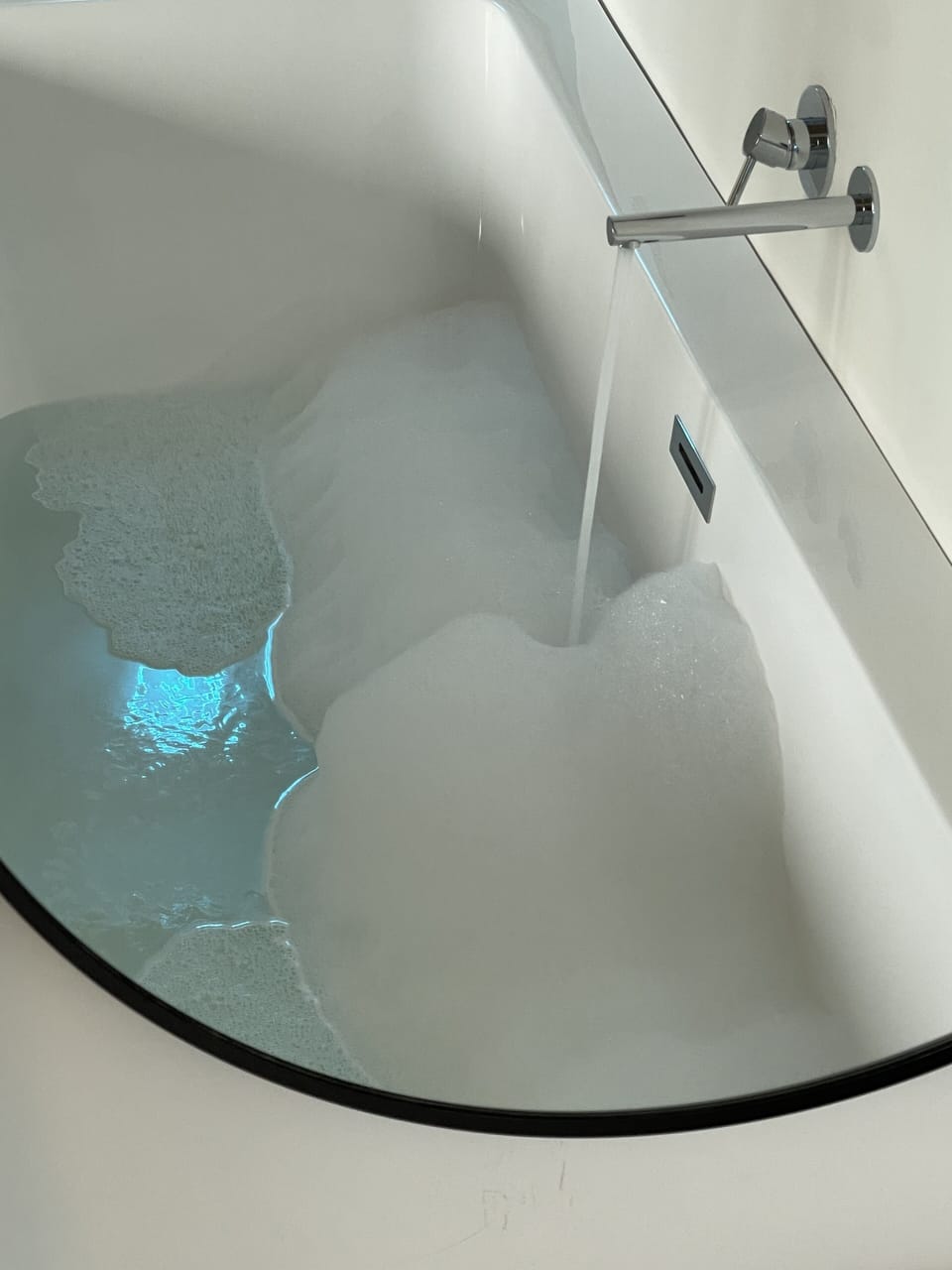 Luxury Room, Bathtub, Sea View (Sweet) | Premium bedding, minibar, individually decorated, individually furnished